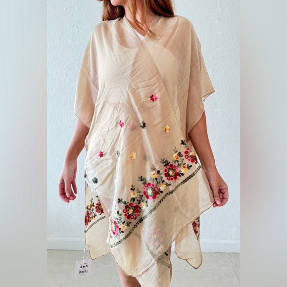 One size fits all floral beach embroidered cover-up - Picture 3 of 3